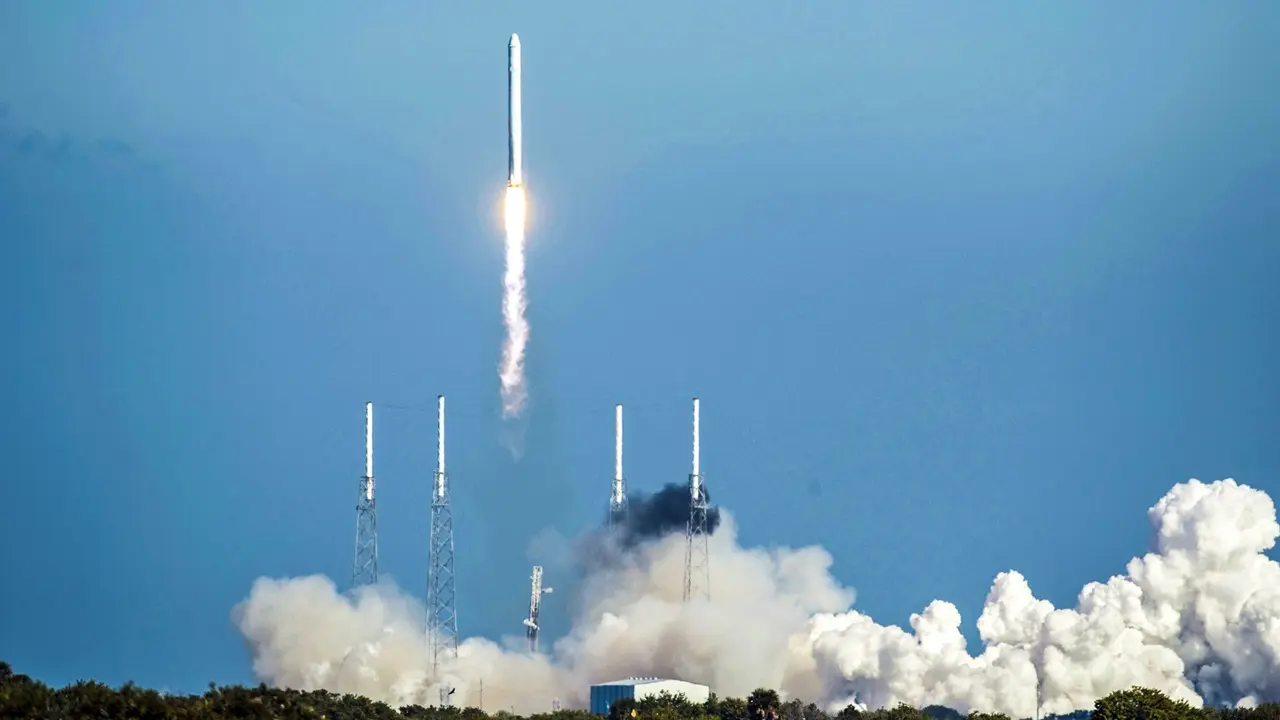 NASA lancia con successo la sonda Europa Clipper verso la luna di Giove thumbnail