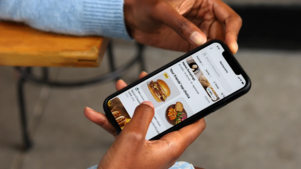 La nuova app di Glovo tra cibo e social thumbnail