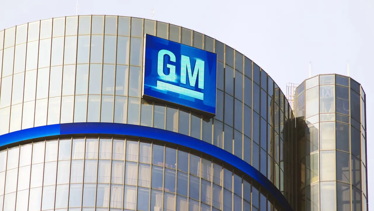 GM conferma: addio a CarPlay e Android Auto thumbnail