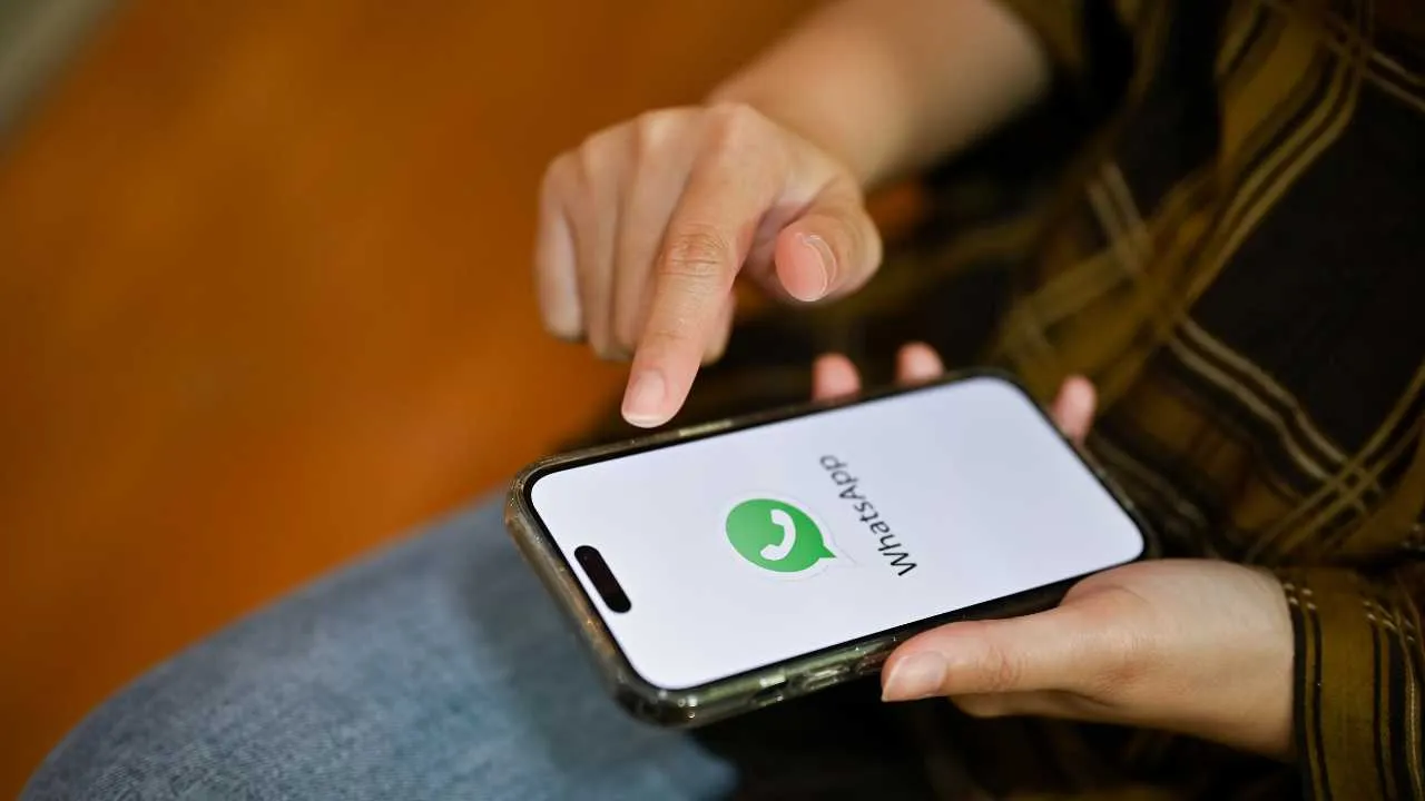 WhatsApp introduce il tasto rapido per rispondere ai messaggi vocali thumbnail