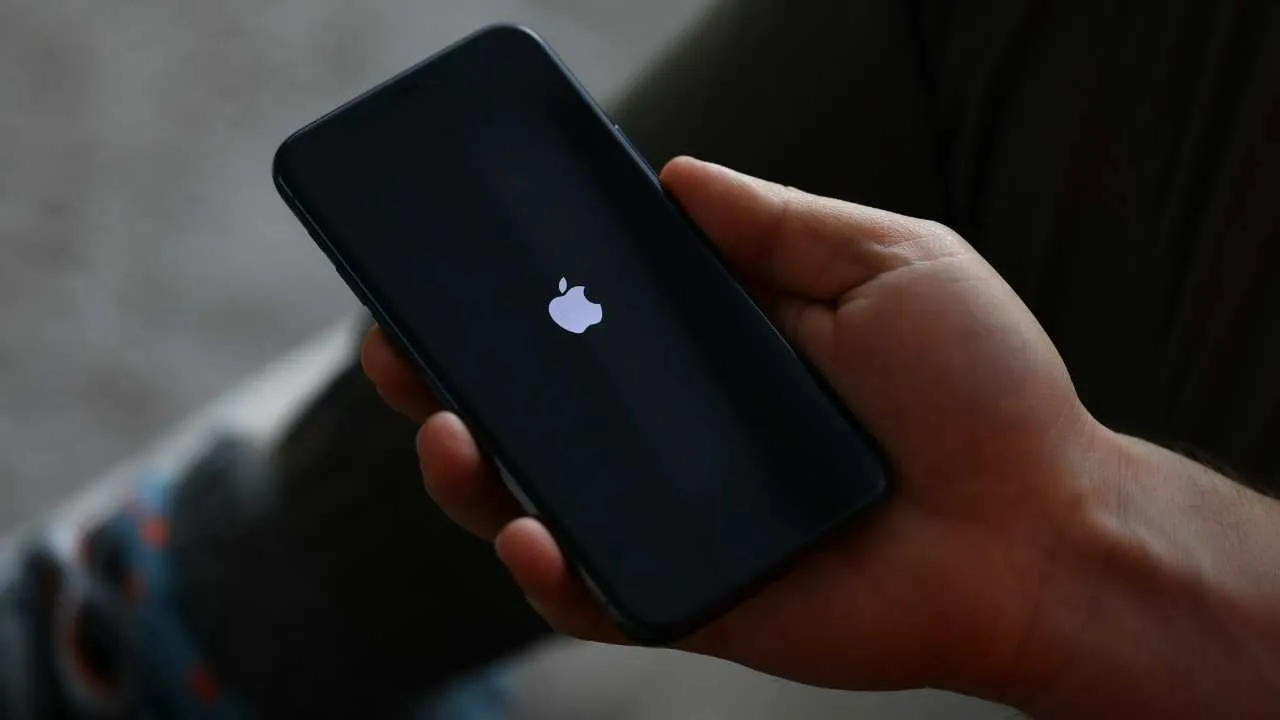 Apple e Baidu affrontano le difficoltà nell'adattamento dell'IA per la Cina thumbnail