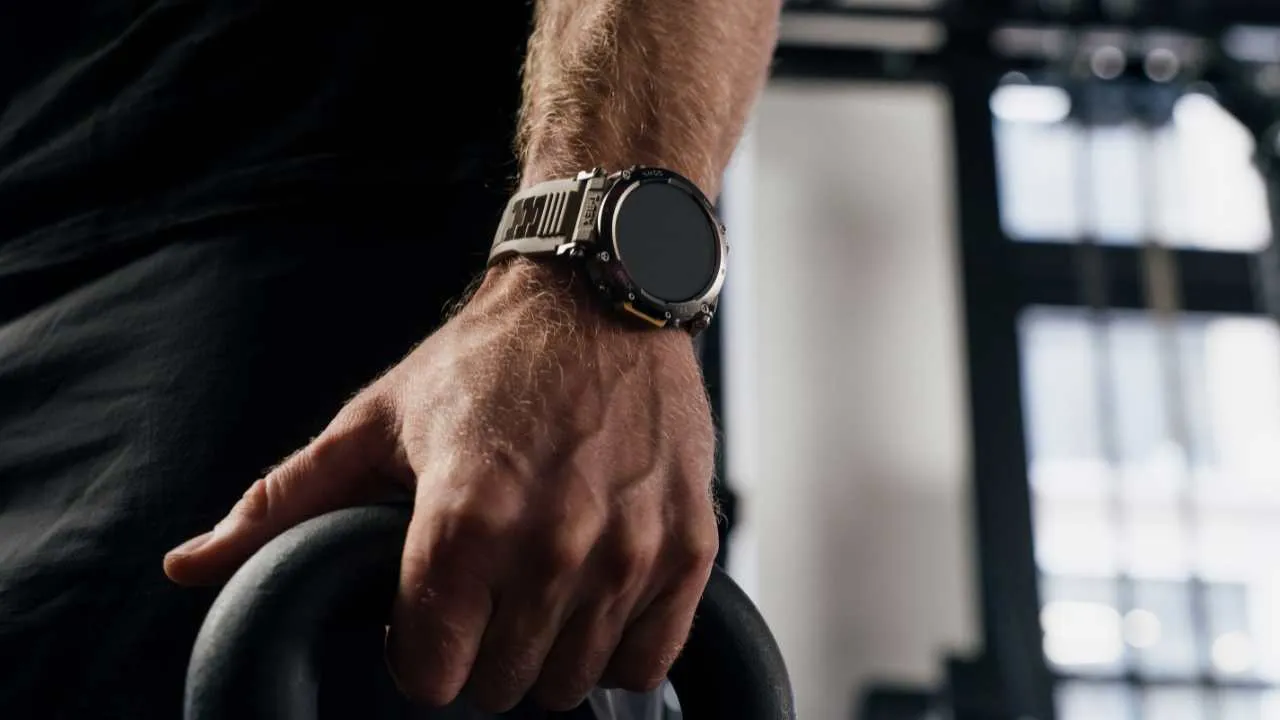 Amazfit aggiorna i suoi smartwatch con nuove funzioni sportive e un coach AI gratuito thumbnail