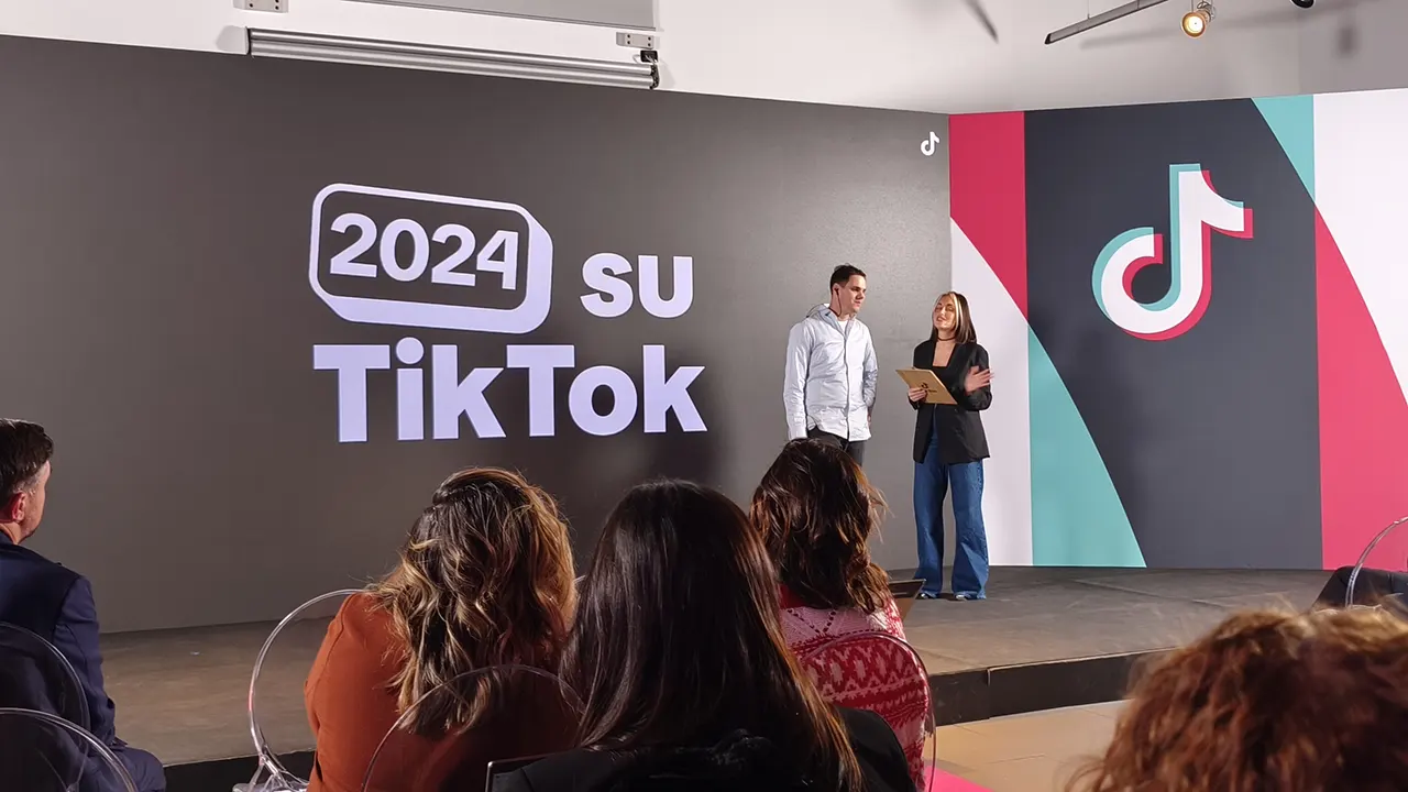 Le 5 parole che nel 2024 hanno cambiato TikTok (e viceversa) thumbnail