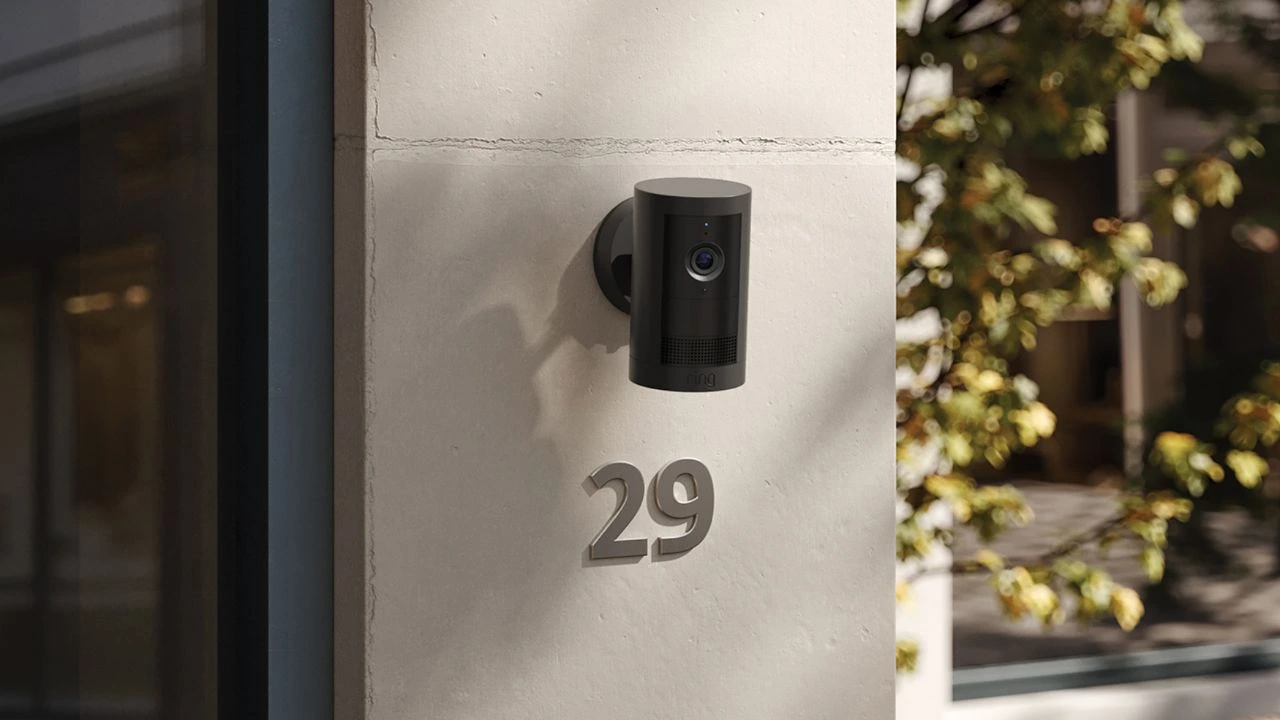 Ring Outdoor Camera Plus: sicurezza avanzata con video 2K e visione notturna migliorata thumbnail