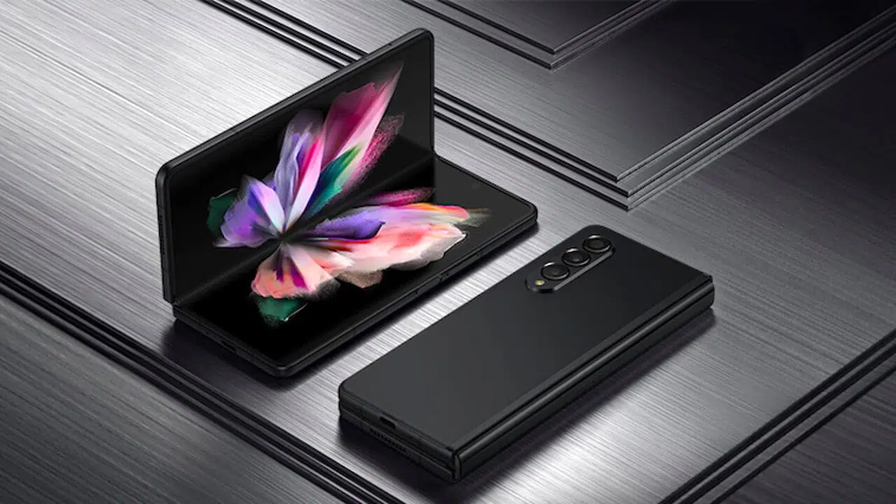 Samsung Galaxy G Fold: in arrivo il nuovo smartphone a tripla piega thumbnail