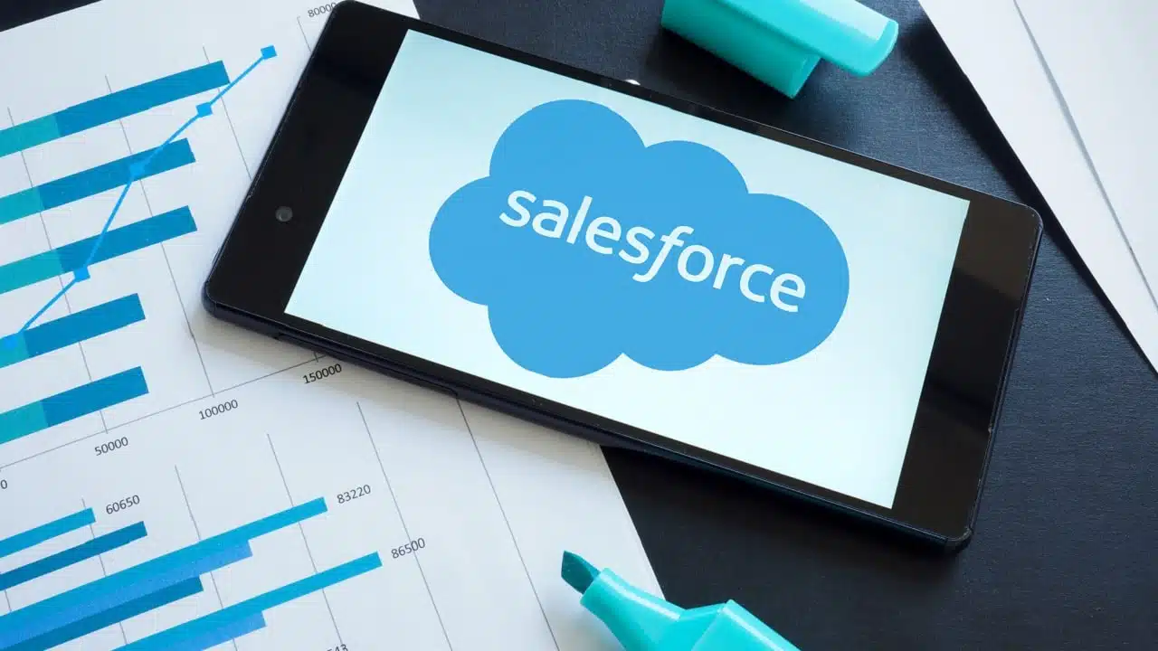 Salesforce lancia AI Energy Score per valutare l’efficienza energetica dei modelli AI thumbnail